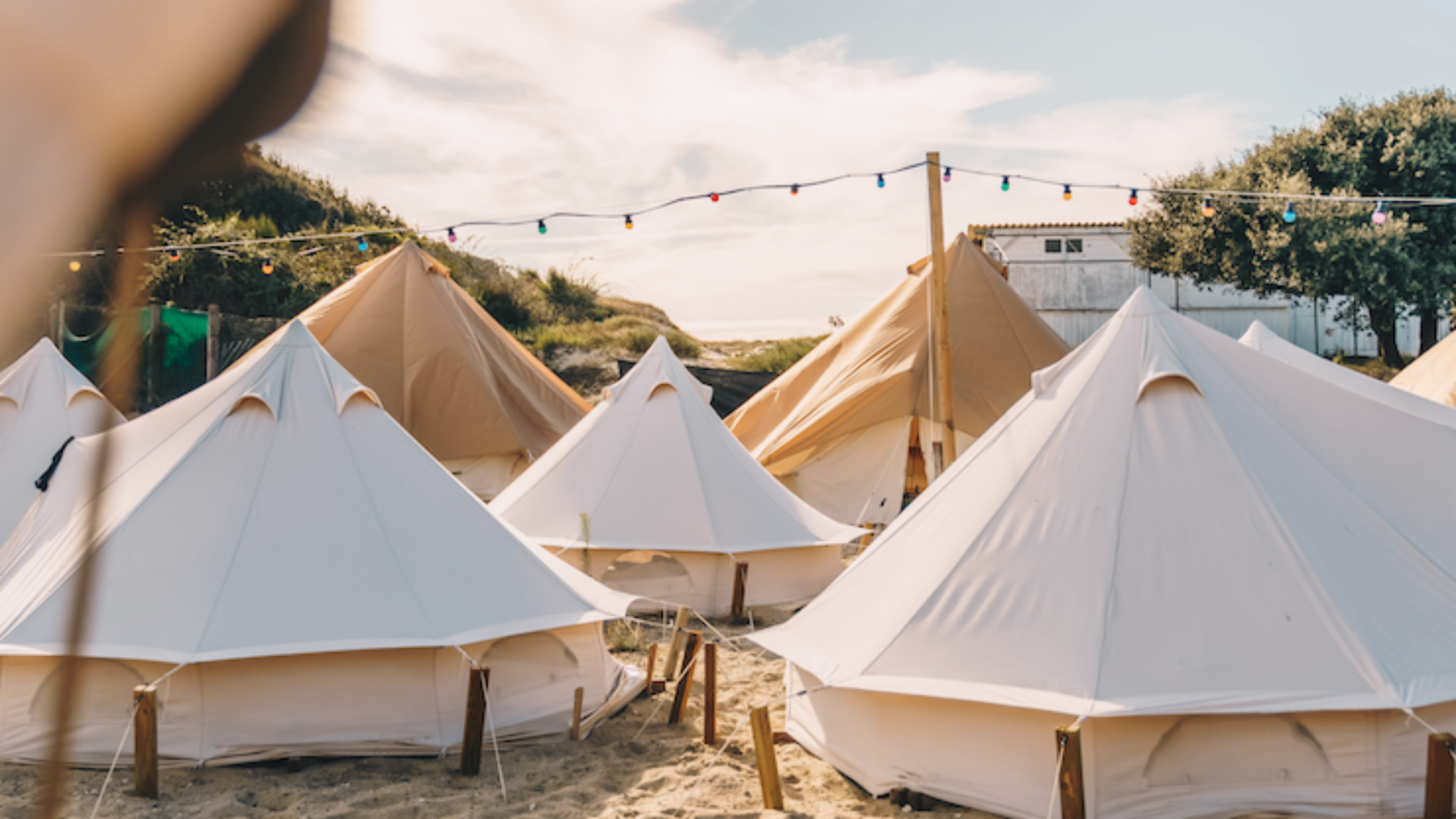 Tipi's op het surfcamp in Le Pin Sec, Frankrijk