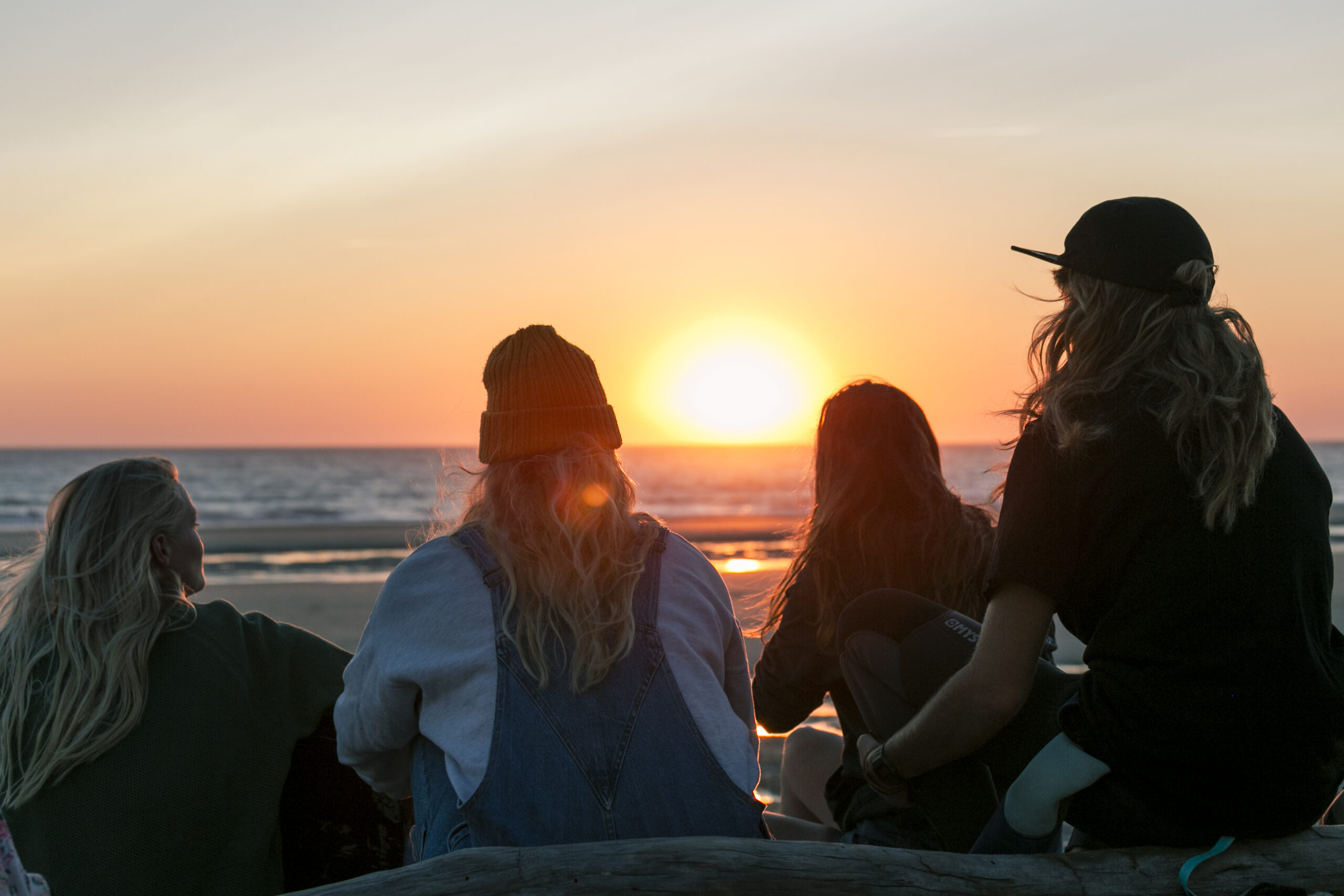 Zonsondergang op het strand bij het Ripstar surfcamp